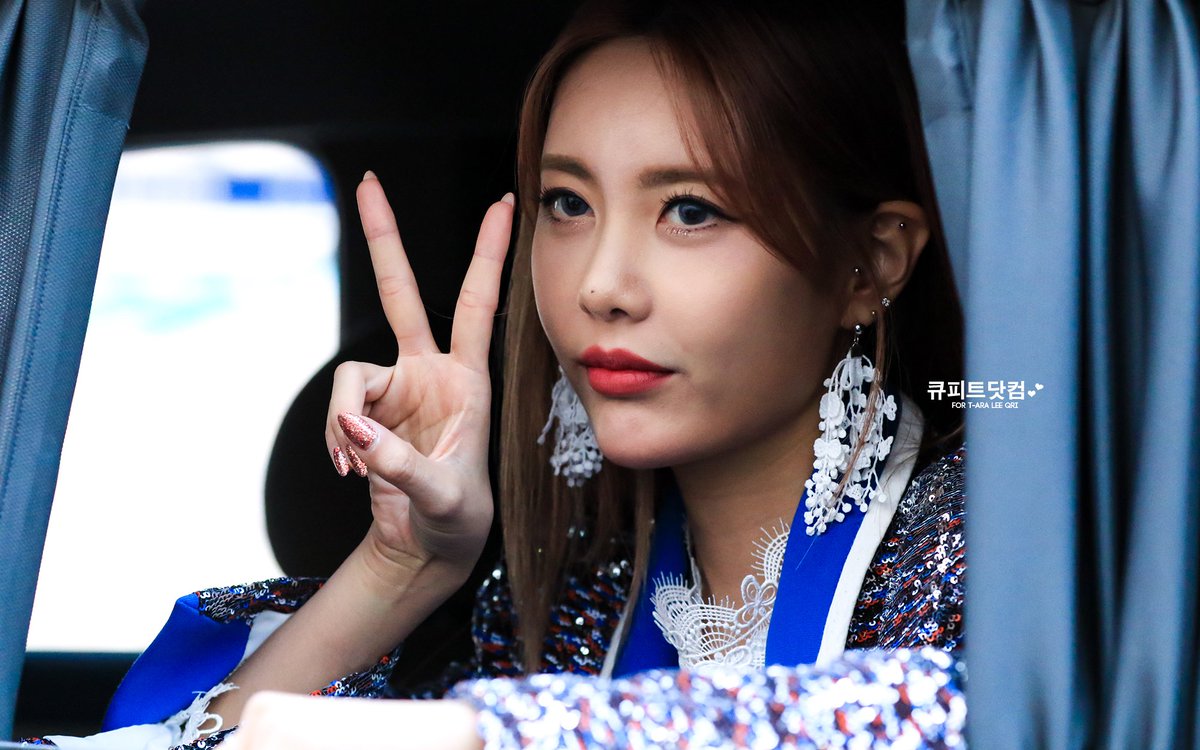 Q_pidotcom's tweet photo. 190324 SFW GREEDILOUS HQ #큐리 @QriPretty https://t.co/bCz0GZePqb