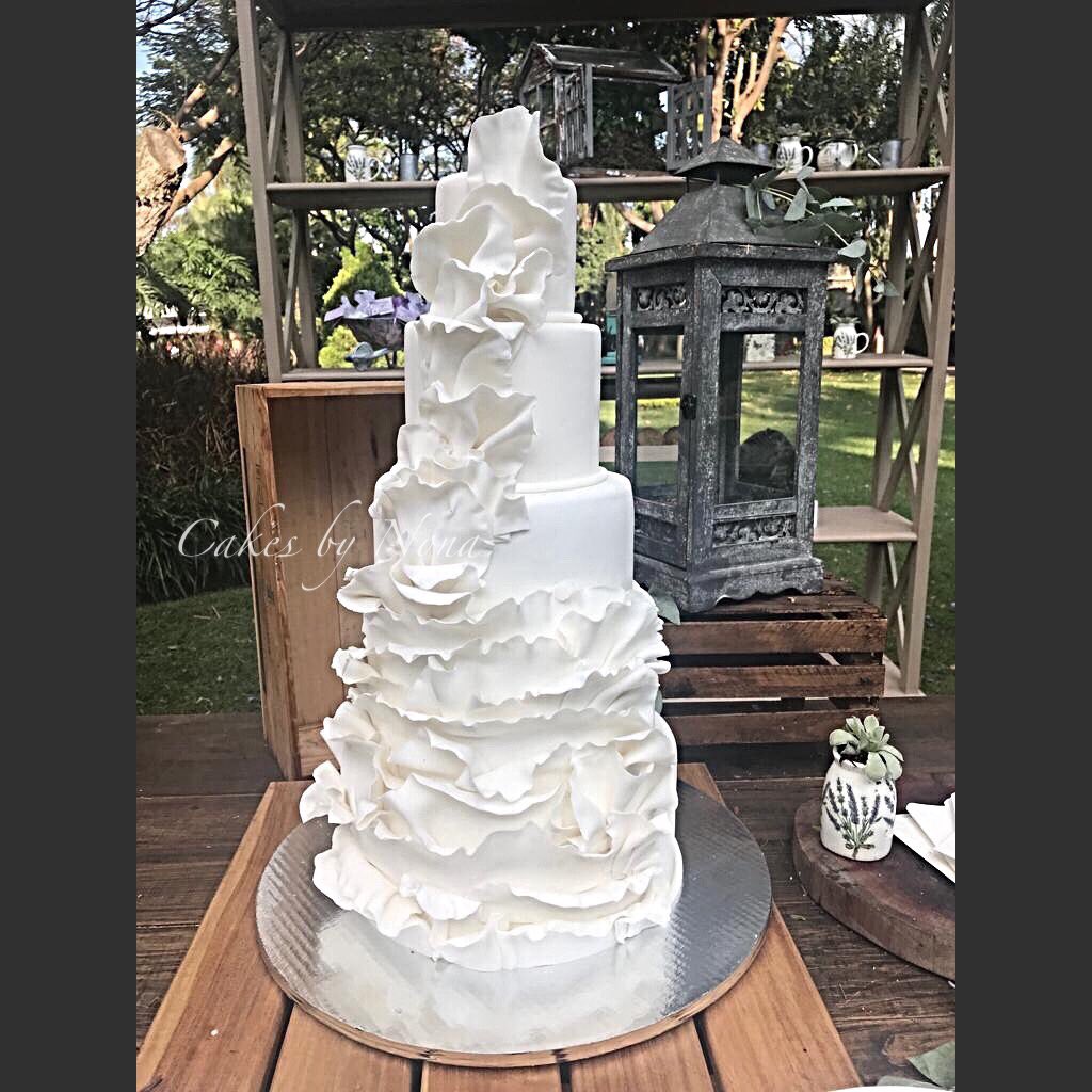 Cakesbynona's tweet photo. Wedding cake made with extra love hecho con más amor #weddingcake #ruffles #tornpapereffect #whitecake #whiteweddingcake #pasteldeboda #pastelblanco #customcakes #fondantcake #fondantcake #bestcakes #losmejorespasteles #cakesbynona #cakesbynonamex https://t.co/xSiZmk8GvF