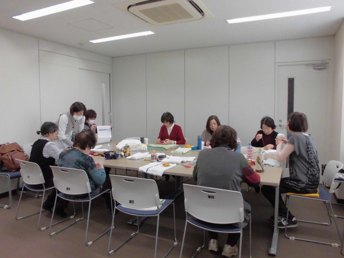 摂津市ボランティアセンター 本日 ぞうきん縫ってボランティア を実施しています 誰でも気軽に参加できるボランティア活動です 古タオルをリサイクルして 市内福祉施設に寄付します T Co B4iosvhp3u
