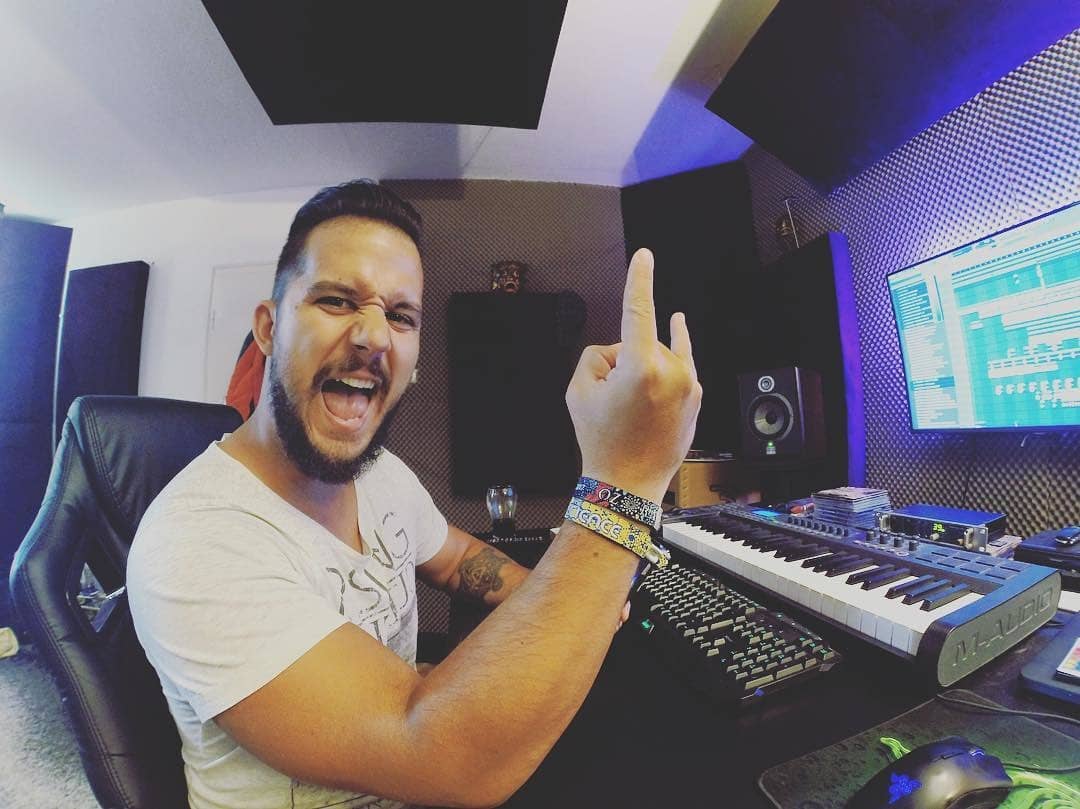 digital_om's tweet photo. Imaginarium after great vacation in Thailand last year, a lot of tracks, collabs & remixes from Sonic Entity & Imaginarium appeared & smashed the dancefloors in following months!๐ข๐
#sonicentity #imaginariumlive #tesseractstudio #digitalom #digitalomproductions #psychedelic https://t.co/72jfUBaVs2