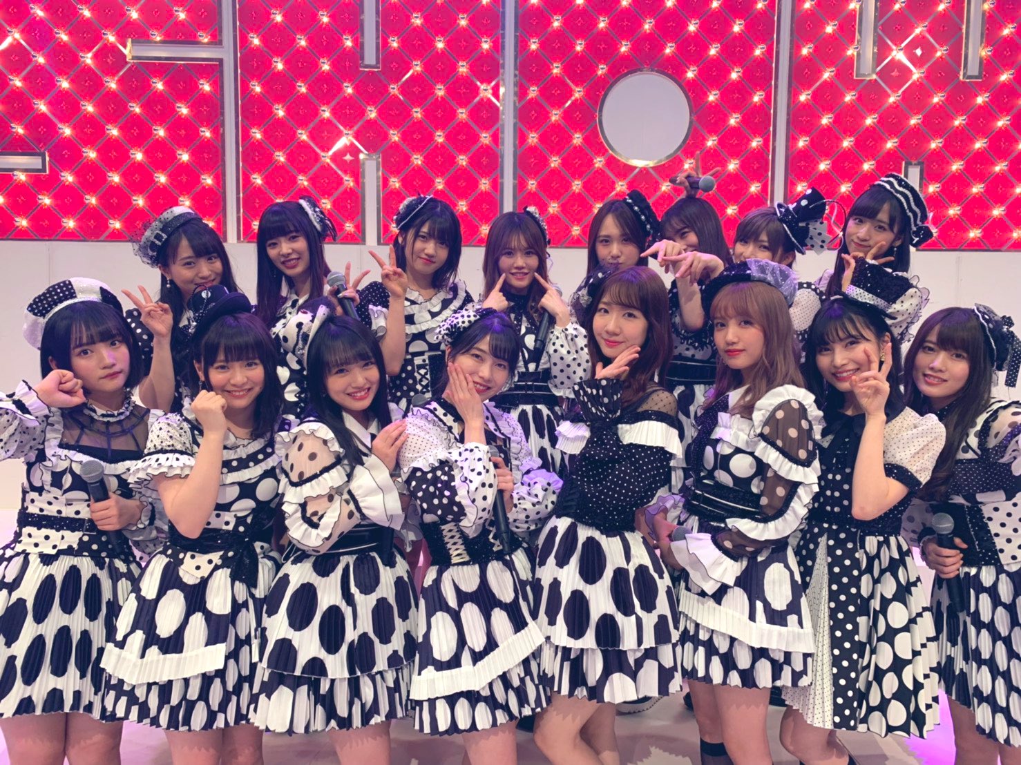元AKB48 岡田奈々 ミニキャンバスボード クールにポーズを決める岡田奈々（撮影・木村 揚輔） - スポニチ