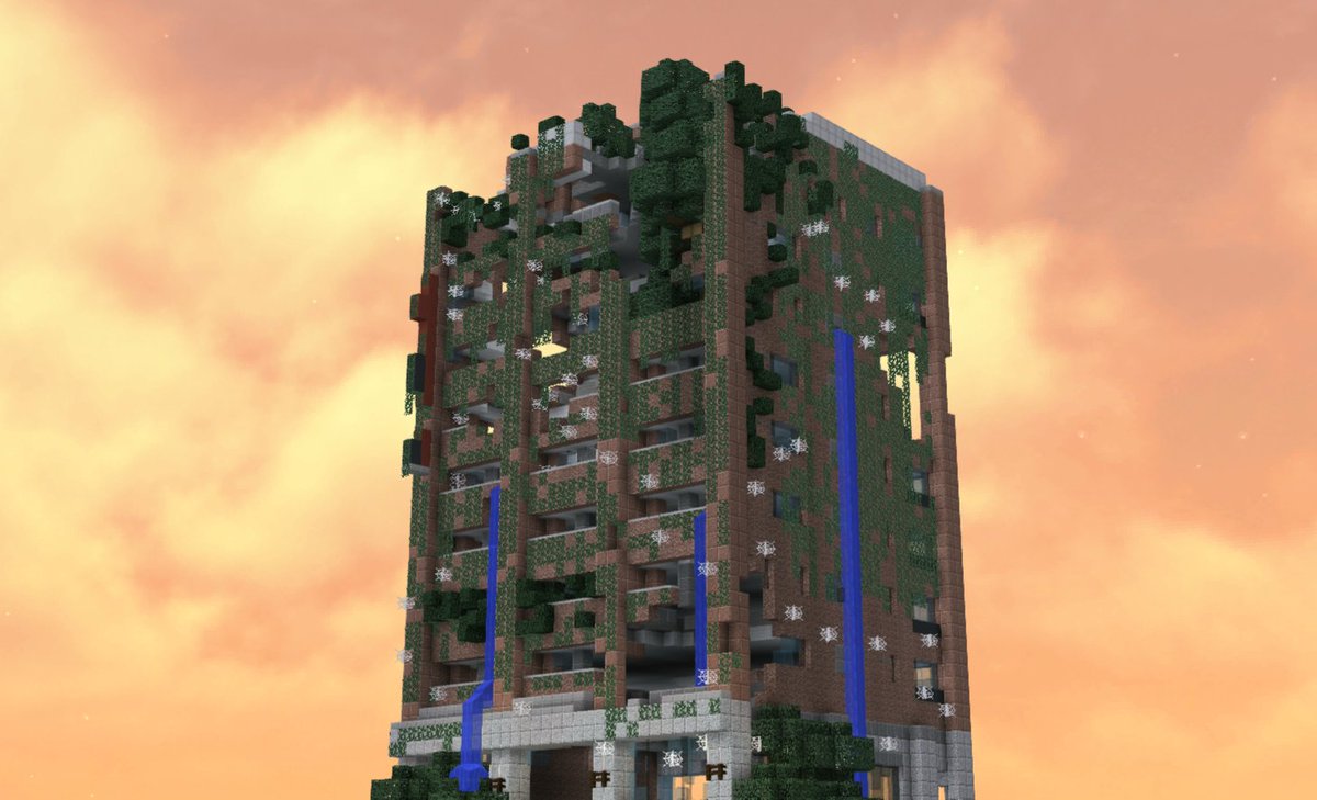 イングラム国嬢辺 Minecraft 実は過去に作った建物をコピーし廃墟に改造したもので この写真には写っていない面は未改造なんですよね