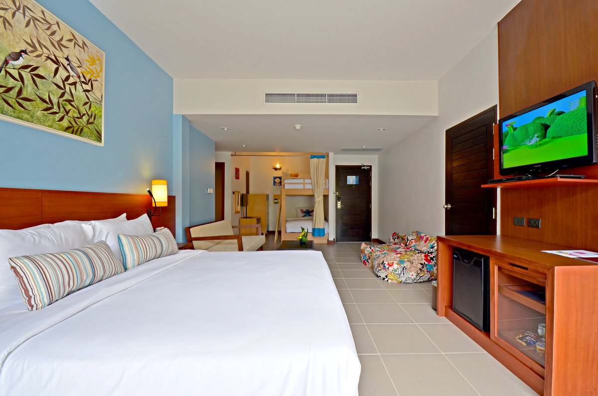#FamilyRoom
The best choice for a memorable family holiday.👨‍👩‍👧‍👦
deevanaplazakrabi.com
Call us +6675 639 999
inbox : m.me/DeevanaPlazaKr… 
Email us : info@deevanaplazakrabi.com
 #traveltoexplore #krabi #เที่ยวกระบี่ #ที่พักกระบี่ #ที่พักอ่าวนาง #krabiThailand #โรงแรมกระบี่