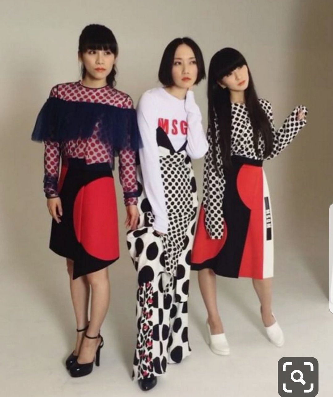 P 春秋 Twitter પર かしゆかは小顔 首長なので 基本的に何でも着こなしてしまう わけのわからない じゃなくてデザイン性の非常に高い服も かしゆかのキュートでアバンギャルドな魅力の前ではモードなお洋服へと変化する これがかしゆかのかしゆかたる所以である