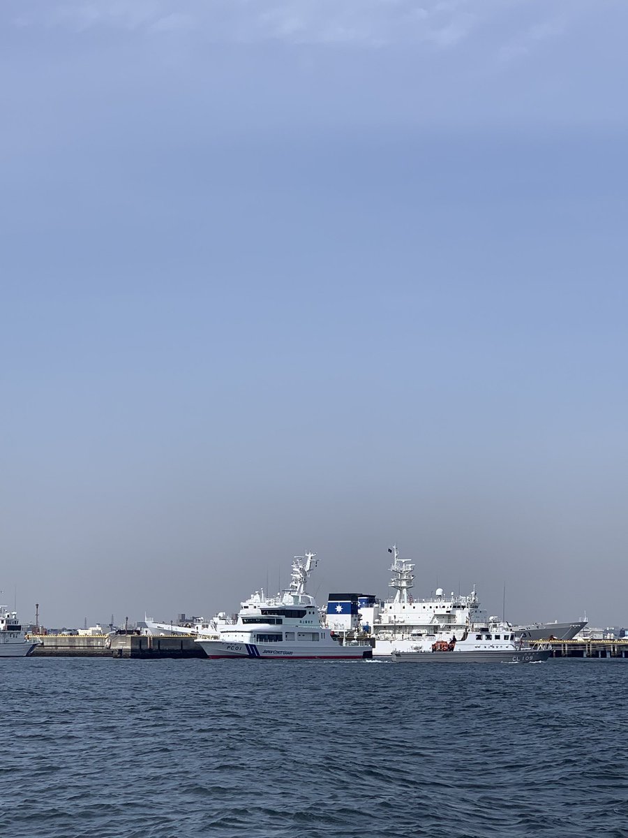 lehiverestbeau's tweet image. #海上保安庁 #横浜防災基地 には何やら見慣れない船が... #PC01 #巡視艇まつなみ
次に見たら水警の船も入っていく。
用事があって防災基地に行くと、海保/消防/警察が右往左往。
平成30年度大型クルーズ船事故対応訓練だって。