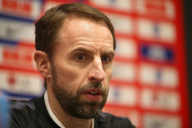 lequipe's tweet photo. Victimes de problèmes physiques, les internationaux anglais Dele Alli, Jordan Henderson et Jadon Sancho pourraient être absents ce lundi soir face au Monténégro https://t.co/DtolNrQ893

📱💻 #MONANG 🇲🇪🏴󠁧󠁢󠁥󠁮󠁧󠁿 en direct à 20h45 sur le site @lequipe https://t.co/kYVnhMTdWr