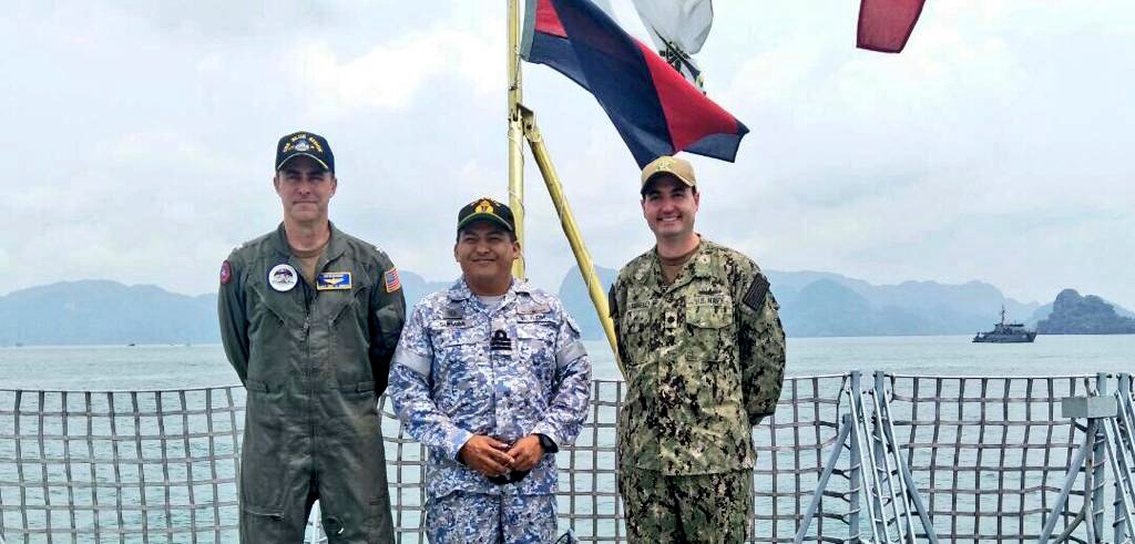 Our greatest pleasure to have company from CO of USS BLUE RIDGE &amp; PREBLE onboard LEKIU for luncheon. Welcome to @LimaExibition 19 <a href="/US7thFleet/">7th Fleet</a>! 

<a href="/RickySuhaimi/">Ricky Suhaimi</a>
<a href="/tldm_rasmi/">Royal Malaysian Navy</a>
<a href="/reza_azeranil63/">reza</a>

#Lima19