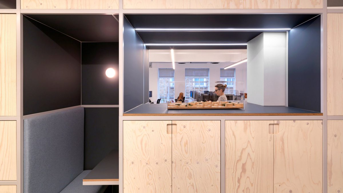 CSKProjects's tweet photo. We're loving this @threefoldarch project! They've created an "inhabited wall" dividing Pocket Living's office into front/back of house activities. |The wall| includes meeting rooms, break out spaces, wellness areas and a teapoint. Read more:
https://t.co/QtAm5eWc2D https://t.co/PGlfnrLlzL