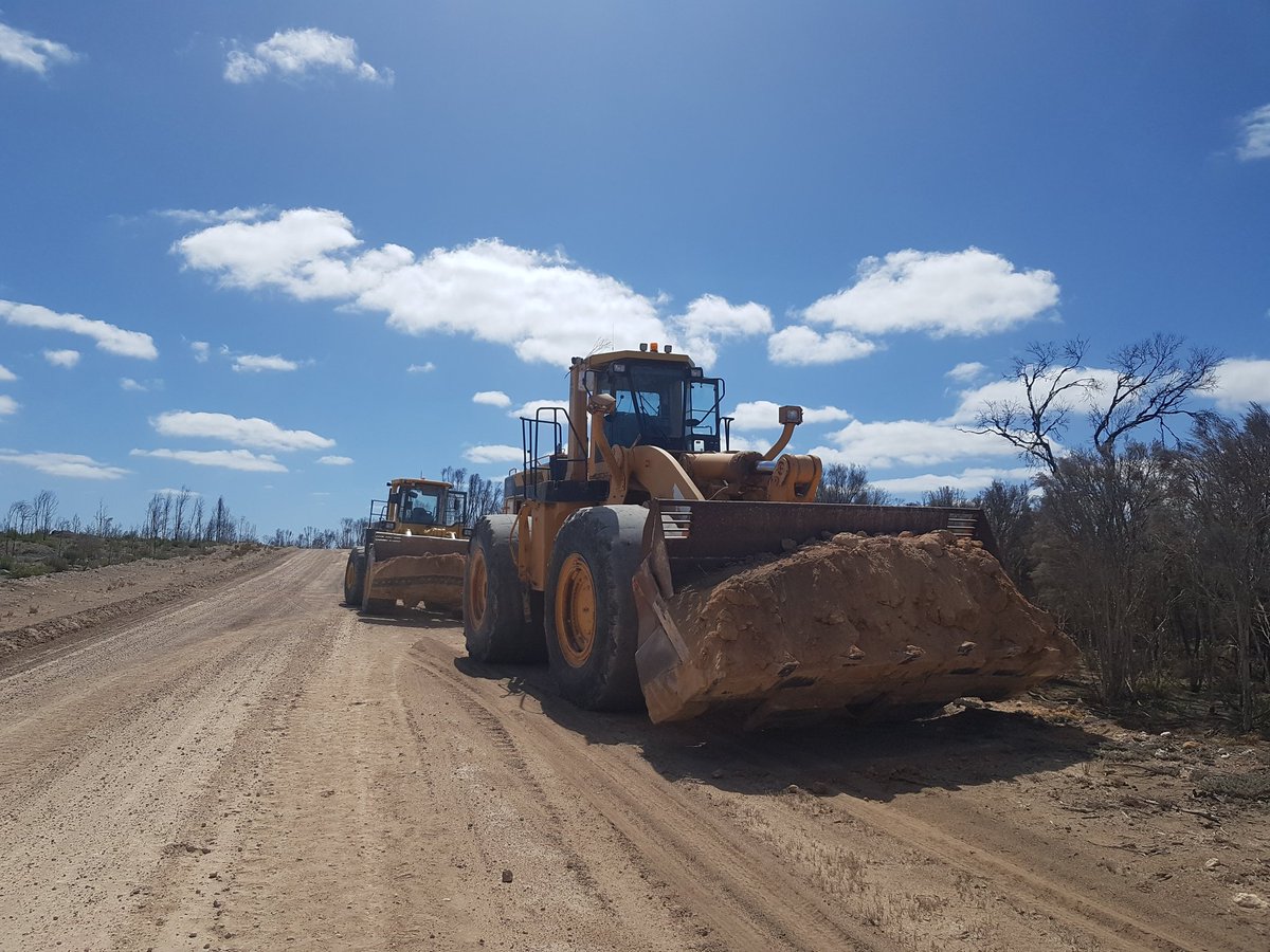 Grabbing 3t of Beaumont Kopi for another Alternative Lime trial. Amazing place, and such unusually varied soil features, talc, gypsum, saltlake, dunes. Great experience. #jfg Mt. Ragged in distance.