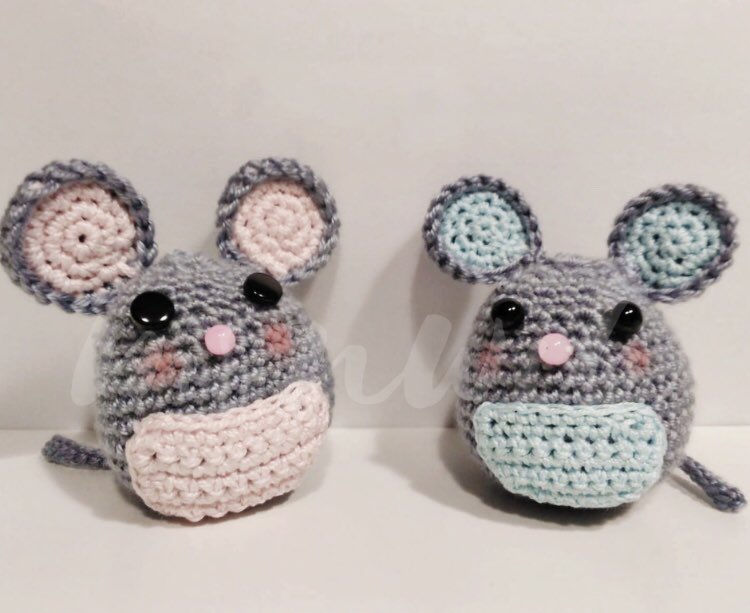 monwikstore's tweet photo. NOVEDAD‼️https://t.co/QgWUuDwTOi ~Regala este #Ratón a los+peques.Podrán dejar su 🦷 en su bolsillo y, así, el #RatónPérez lo encontrará sin problema!
#Monwik #Decoración #HechoAMano #ATuGusto #Único #Diferente #Original #Personalizado #Boda #Bautizo #Comunión #Crochet #Regalo https://t.co/hcDeDhOlfR