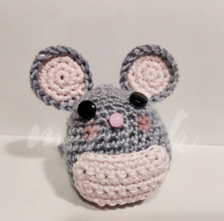 monwikstore's tweet photo. NOVEDAD‼️https://t.co/QgWUuDwTOi ~Regala este #Ratón a los+peques.Podrán dejar su 🦷 en su bolsillo y, así, el #RatónPérez lo encontrará sin problema!
#Monwik #Decoración #HechoAMano #ATuGusto #Único #Diferente #Original #Personalizado #Boda #Bautizo #Comunión #Crochet #Regalo https://t.co/hcDeDhOlfR
