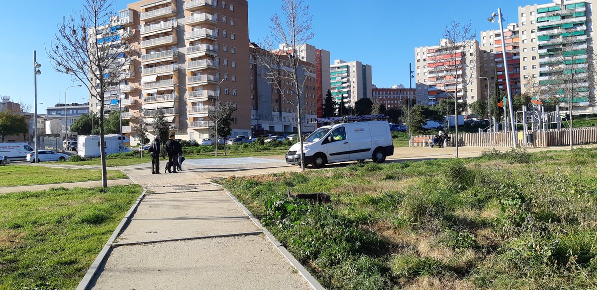 El #ParcNord parece el "coño de la Bernarda" en lugar de un parque para pasear, parece un circuito urbano, cada día hay algún vehículo, el camino central está destrozado y el riesgo de caídas es grande, ¿hasta cuando tendremos que soportar estas molestias?¿ siempre? #sabadell