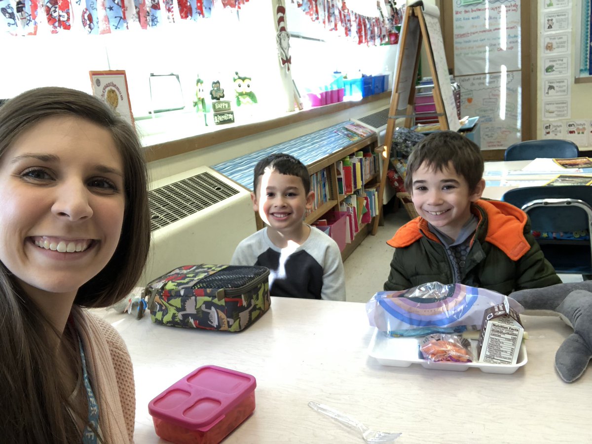 Lunch with some more cute dates! 💗👩🏽‍🏫