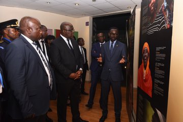 Voir l'image sur Twitter