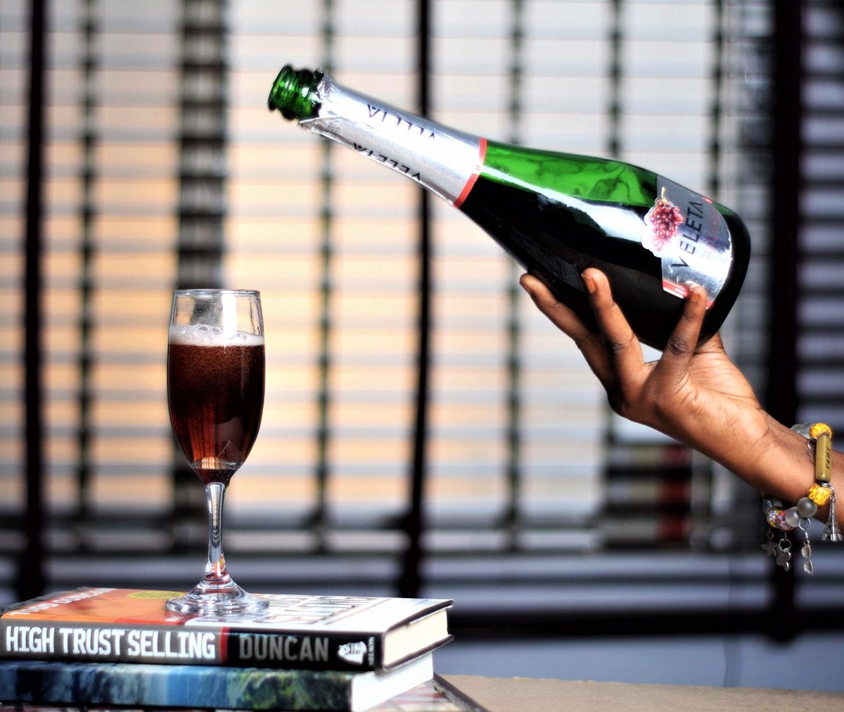 VeletaNG's tweet photo. Work diligently and pour yourself completely into achieving sparkling excellence. All day, everyday !
#winery #Red #White #Grape #Veletanigeria #mondaymotivation #bossdrink #queens https://t.co/QY8SVcp1Dc