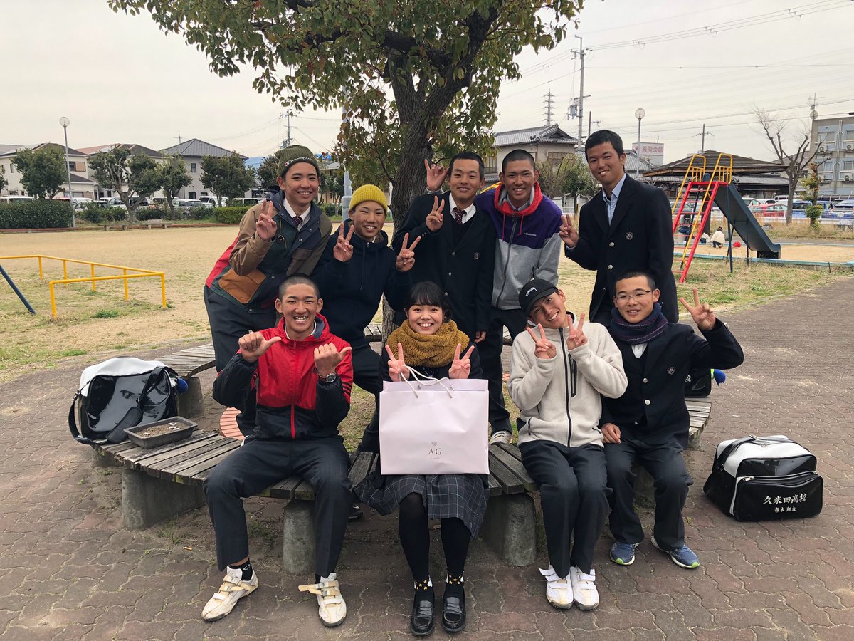 kmd_41baseball's tweet photo. 久しぶりの更新です！
今日僕達のママりこちゃんの誕生日でした！
日頃の感謝を込めて祝わせて頂きました！ホンマにいつもありがとう！
これからも頑張っていこか！ https://t.co/uXuD6QashD