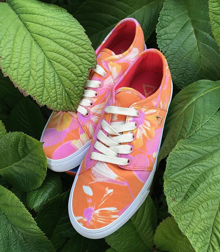 Vegan sneakers by DIVADI: facebook.com/commerce/produ…