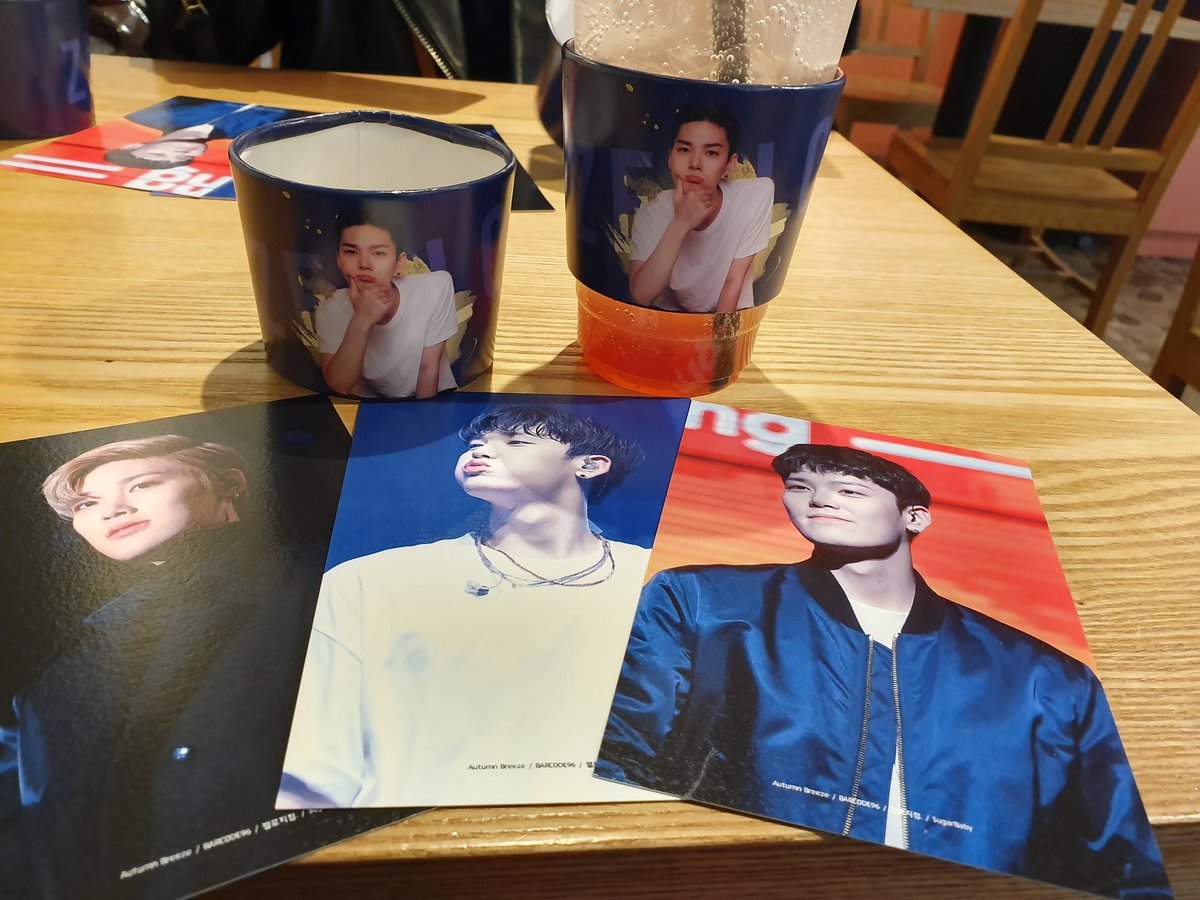 wts2888's tweet photo. @autumnb_961015 @BARCODE96
젤로 홀더 보려 왔어요 이벤트 해주셔서 감사해요 이쁜 엽서 감사해용~♥♥ @ZELO96 https://t.co/tDIWvpwT0G