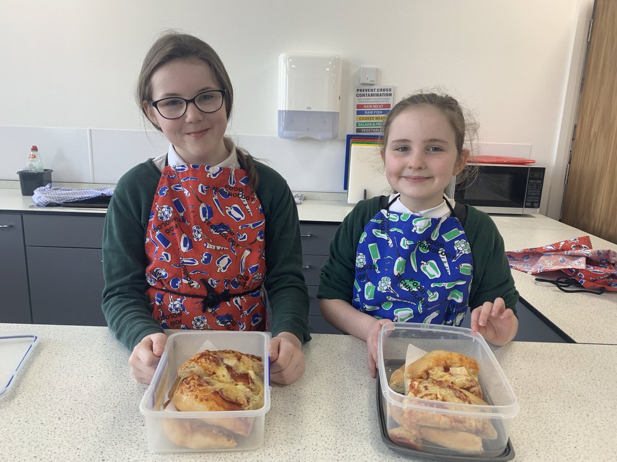 Food_WhitbyHigh's tweet image. Making pizzas this morning with Year 5 from Woodlands Primary 🍕🍕🍕@WhitbyHigh #homemadepizza #healthieroption