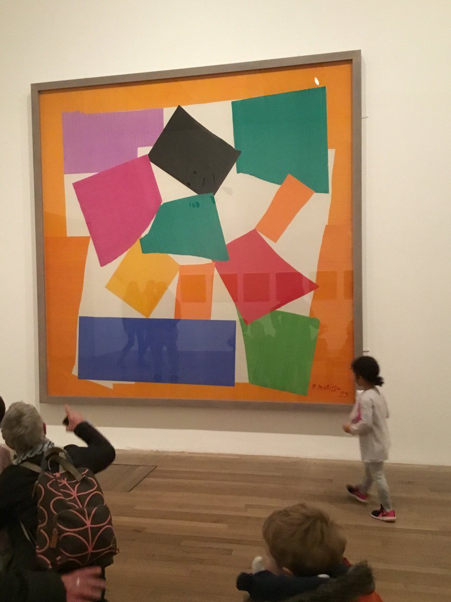cathrive's tweet photo. @pemburyhouse children and families visit @Tate Materials and Objects and #TateStart display. In the nursery we have been exploring the possibilities of paper. What is art made of ? What did you see? What did they see? #art #earlyyears #artistineducation What next? https://t.co/nrHJ9tLZoc