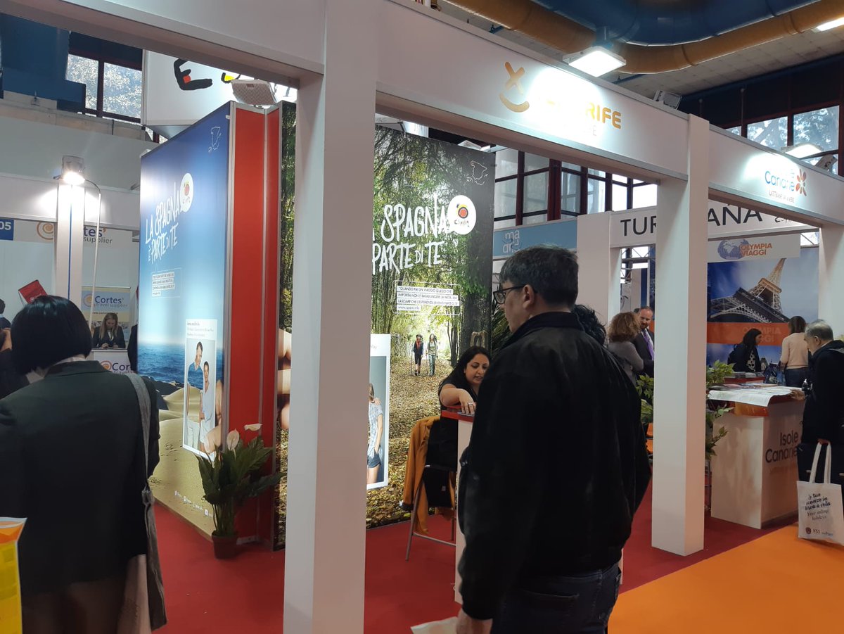 TurismCanarias's tweet photo. Intenso fin de semana en el que hemos asistido simultáneamente a 3 ferias: B-TRAVEL en Barcelona; BMT en Nápoles, feria profesional de referencia en el sur de Italia; y MAS, en Madrid, dedicada en exclusiva a actividades subacuáticas y acuáticas, como buceo y pesca #IslasCanarias https://t.co/wfUvfcDHkR