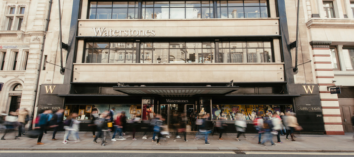 thebookseller's tweet photo. .@Waterstones staff have launched a campaign to be paid the living wage, with more than 4k people signing a petition: https://t.co/8J7OZmAQsB https://t.co/vhrdJmxJdE