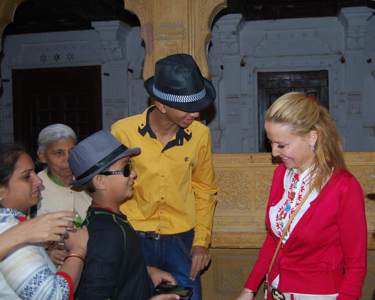 AnuladeOfficial's tweet photo. These guys followed me around Jaisalmer. They thought I was someone famous, little did they know, I'm just like everyone else 🙂
#jaisalmer #india #travel #adventures #likeeveryoneelse #stayhumble #artist #anulade https://t.co/V9WXwZURdY