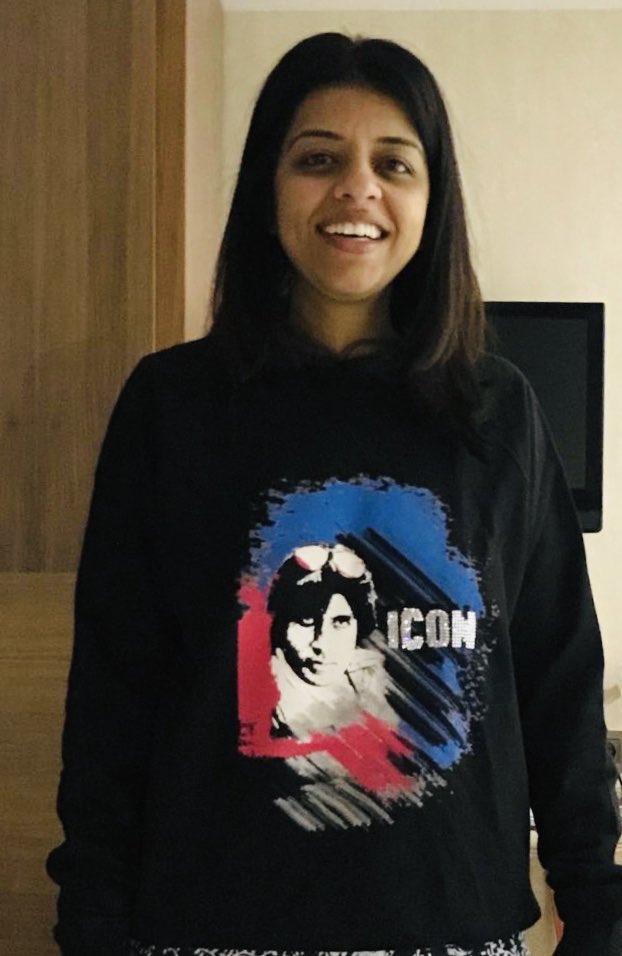 SonaliKinra's tweet photo. When your sisters try their utmost to get a special birthday message from her favourite @SrBachchan &amp; even send him a hand written letter to his residence- returned Undelivered 

Thanks to @earth2angel @mxsworld 
#50YearsofAnIcon 
Best gift ever From the bestest sisters 🤗 https://t.co/DM2gsFH6Ba