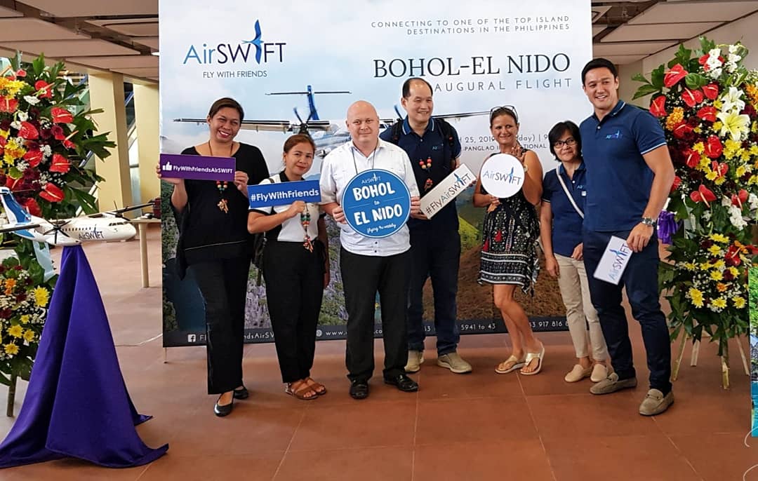 ElNidoArtcafe's tweet photo. Welcome to BOHOL, Panglao Airport, El Nido represantives from LGU l, @elnidotourism  and GSA @ElNidoArtcafe, Airswift Lio staff for the Inauguration of the New Route. #Flights MO/WE/FR/SU
#FlywithFriends #FlyAirSWIFT  @boholtourism #Tourismphilippines  #PhilippineTourism https://t.co/w4Yldhhklj