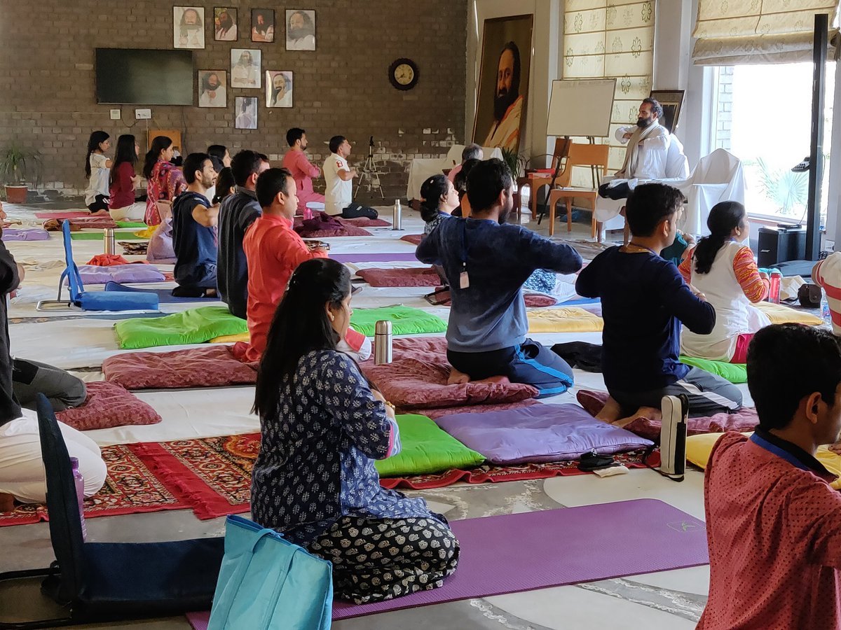 meenakshiidevi's tweet photo. Housefull programs at Vishnu Dham @KosiAshram & experience of deep bliss with #SahajSamadhiDhyan #AdvancedMeditation & #AyushHoma programs with my dearest- Sri @jgdanurag ji. https://t.co/86s5WHx20q
