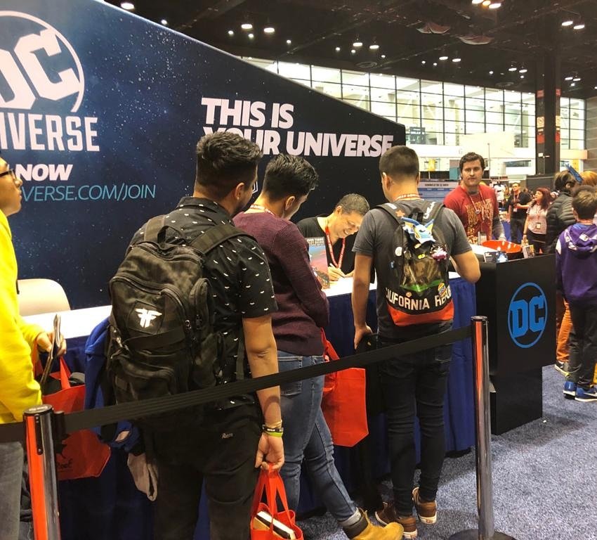 johntimmsart's tweet photo. Thanks everybody who pass by the DC booth, fun!
#dcbooth #DCCOMICS #JOHNTIMMS #theartofjohntimms #catwoman #HARLEYQUINN #e2c2 #friends #meetingnewpeople #comics #chicagocomics #Chicago #artist #dcuniverse #signatures #thankyou https://t.co/FYJcA2pckl