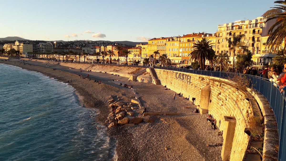 FouziaAyoub's tweet photo. J'ai hâte que ma ville retrouve sa vie et son cours normal après le départ du président chinois.
J'ai rarement vu #Nice06 comme ce week-end et j'ai détesté la voir ainsi.
#Nice06 #WeekEndDeMerde
#Vie #JAimeNice https://t.co/xPUOI0ADtM