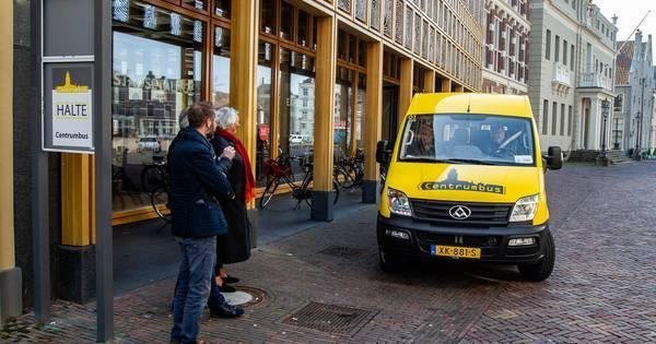 Vrijdag 22 maart is de nieuwe 100% elektrische 9-persoons bus van H4 door Centrumbus in gebruik genomen. De bus is ideaal voor binnenstedelijk vervoer en te besturen met een b-rijbewijs! Meer weten? Mail info@h4.nl of bel 0570-200999, bit.ly/2CxbHrV