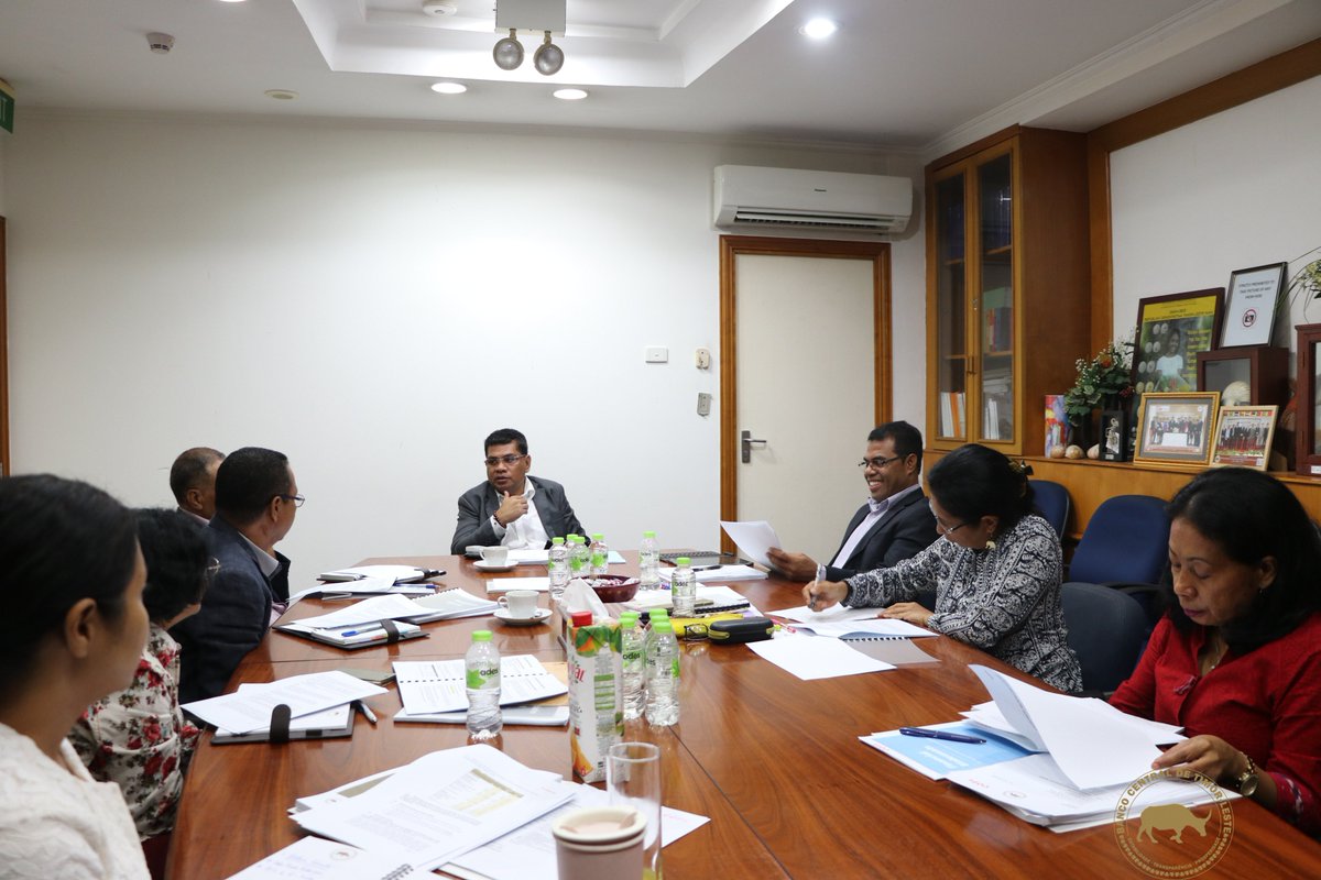 BCTIMORLESTE's tweet photo. Dili, 25th March 2019 - The Governing Board of Banco Central de Timor-Leste (BCTL) held monthly meeting at BCTL Board Room. The main topics discussed in the meeting were draft of 2018 BCTL Annual Report and the draft of 2018 Financial Inclusion Report. https://t.co/sbuI9bkLLx