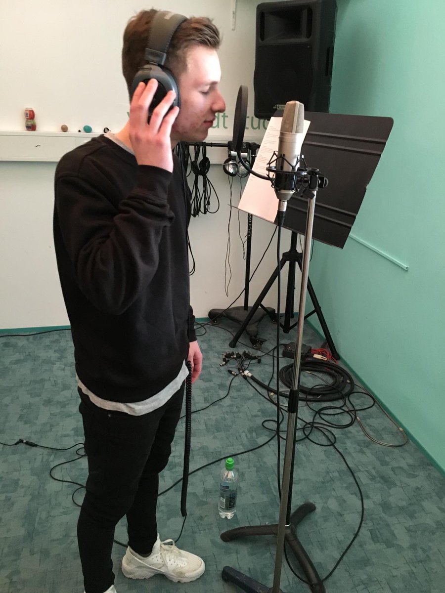 das war vor 2Jahren😱
Das erste mal im Studio 🙈
#studio #musik #Deutschland #Songs #singen