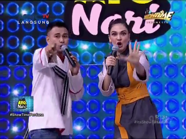 feling009's tweet photo. First segment NOW... #AyoNari. Also, use the additional hashtag: #ShowtimePerdana. Powered by @ABSCBN's #KapamilyaThankYou...
Plus, Jugs & Teddy in the building by the way.
#ShowtimeIndonesia #ShowtimeINA #ShowtimeINDonONC https://t.co/EDKDJ7KVIR