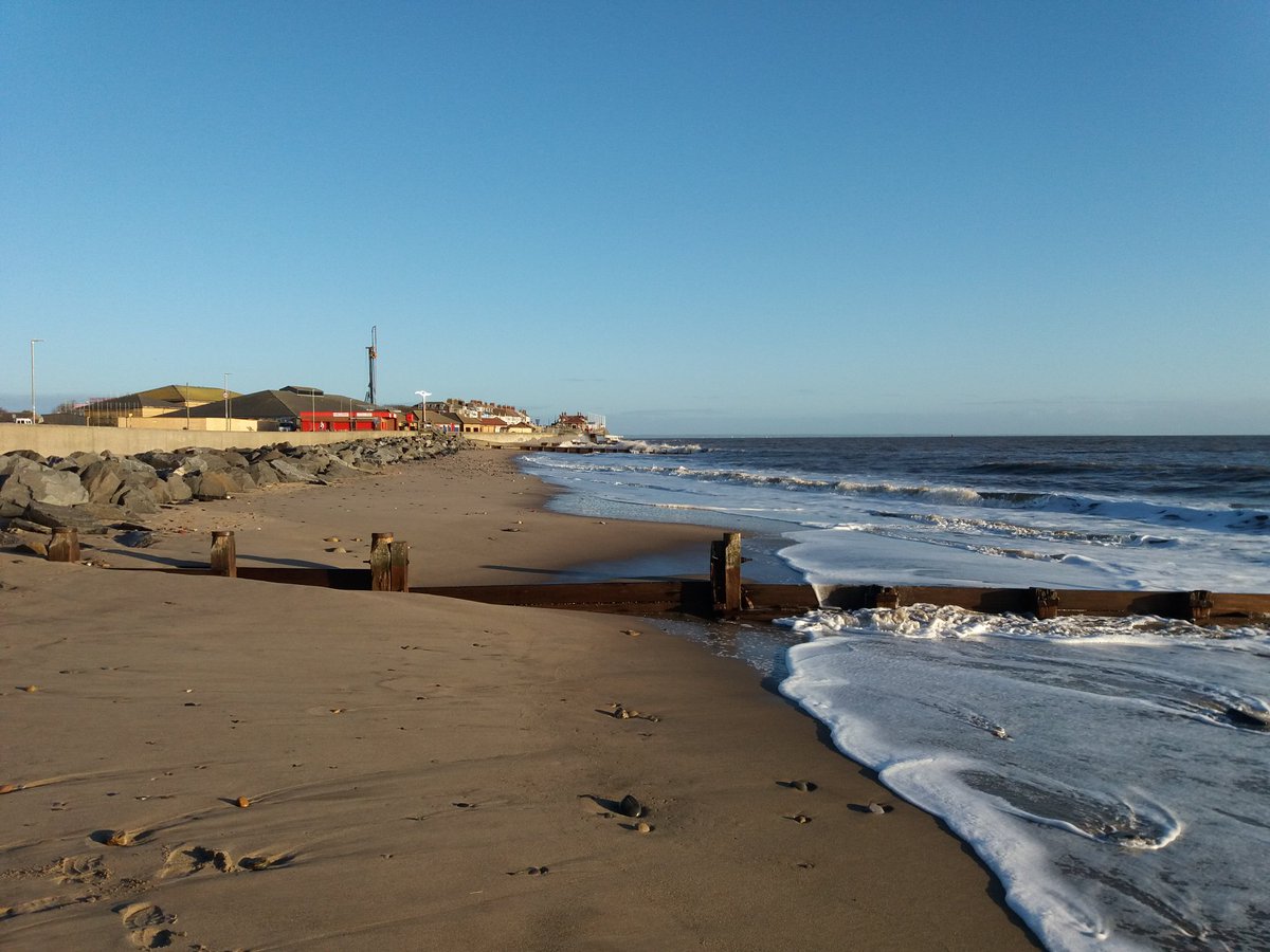 ENGLISHFUTURES's tweet photo. Refreshing #MondayMorning for #Hornsea. Vivid azure sky. #ViewYorkshire #BBCWthrWatchers #BBCEngland #Yorkshire #MyPlasticPledge #PlasticFreeHornsea https://t.co/aRWciWDiFI