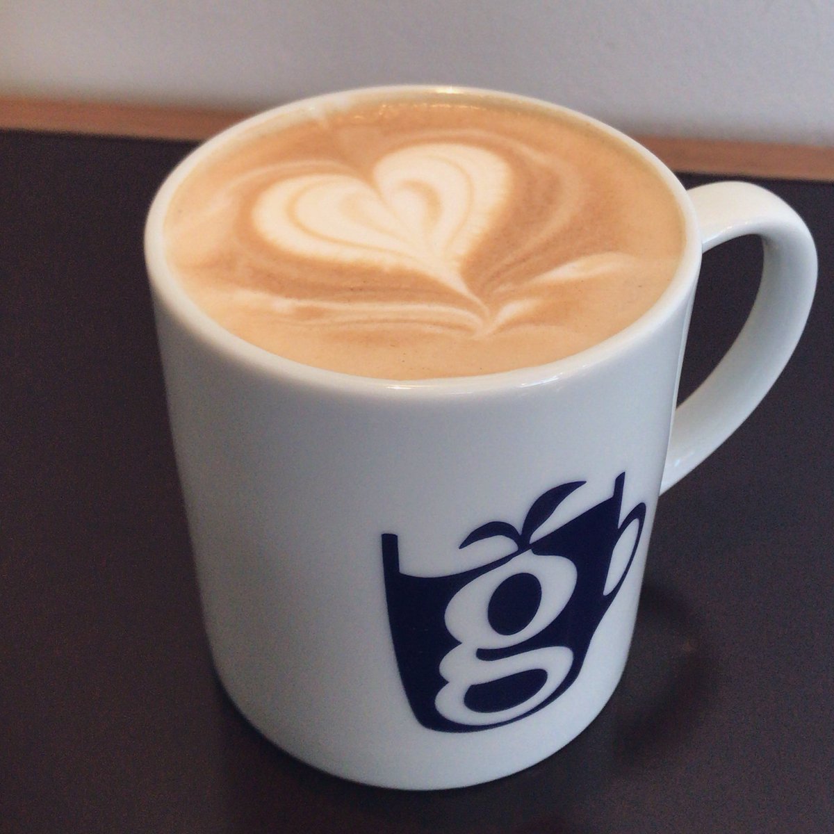 glincoffee1102's tweet photo. こんにちは！
お久しぶりのツイートです🙌

���ライアルで今日から営業時間が変わりました！
10:00~18:00 
         ↓
 8:00~18:00 となります！

期間は未定ですが、本店と同様の営業時間になります！
お出かけや出勤前に朝のコーヒーいかがですか☺️ https://t.co/jzKEzVpsZV