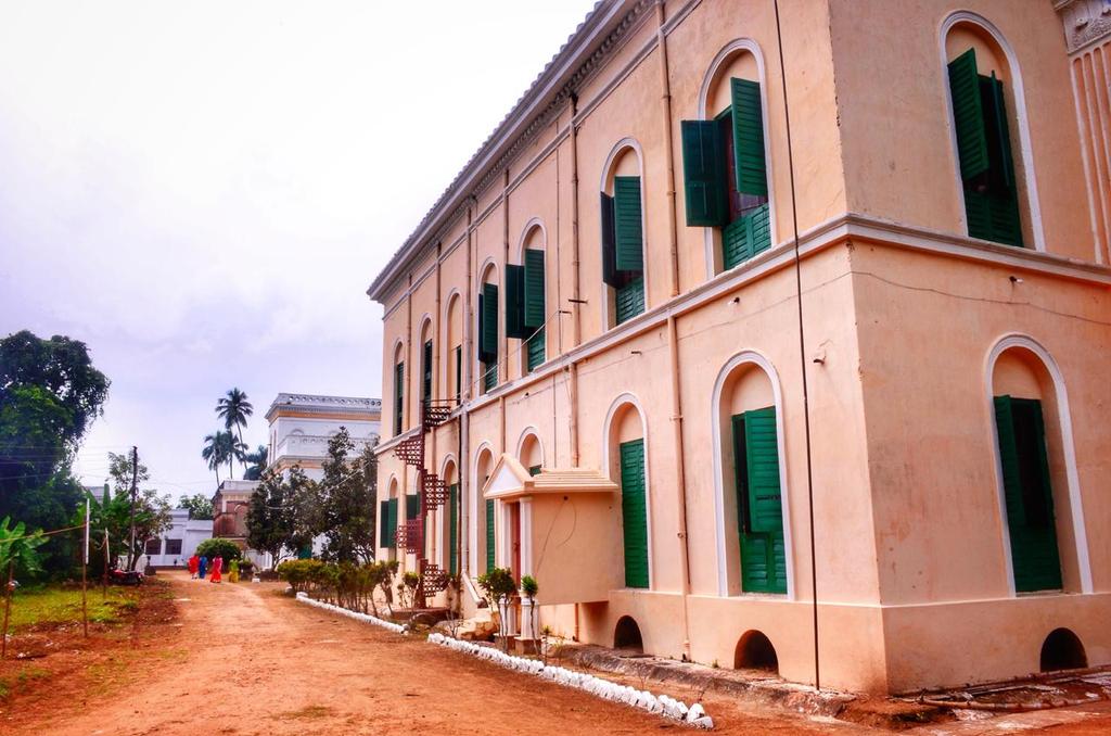 Chakdighi's tweet photo. Baganbati, Chakdighi, Burdwan #Bengal #Heritage https://t.co/NJIbLQgFS6
