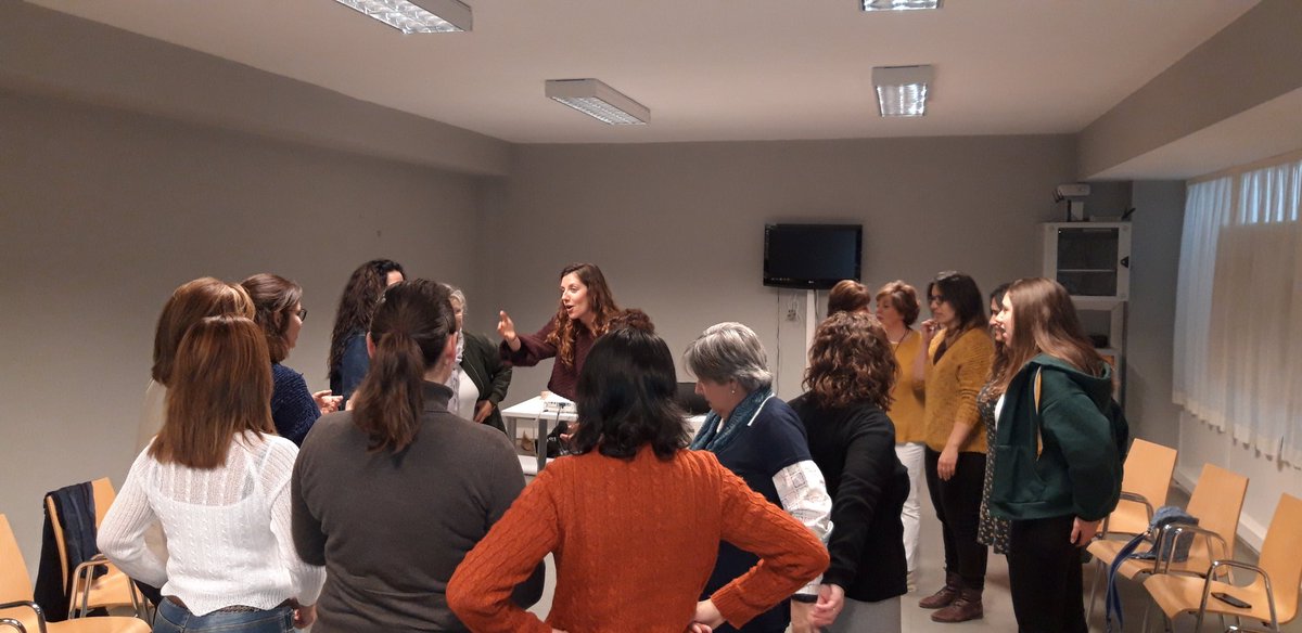 cimestepa's tweet photo. Imágenes del taller de "Ciclicidad Menstrual" organizado por el CIM e impartido por Carmen Borrego Castellano. Espacio necesario para reflexionar sobre nuestros procesos de vida. @culturaEStepa @IAMJunta https://t.co/0TZIhOZRIP