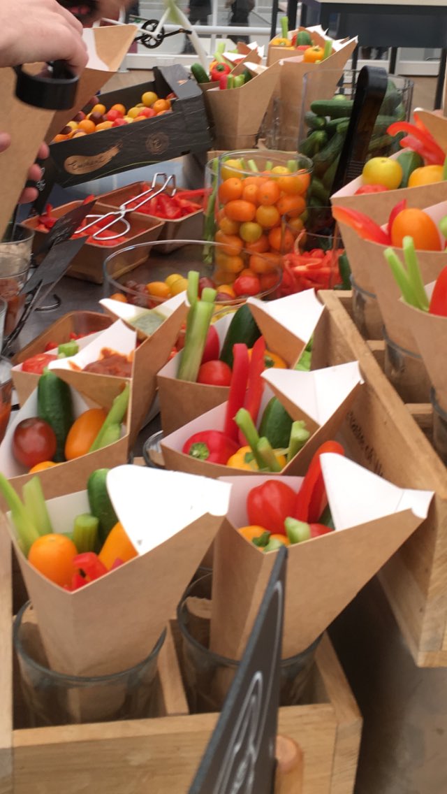 Chefs op ontdekkingsreis naar beter eten in de zorg. Een Lerend Netwerk waar je aan de slag gaat met voedingstechnologen, agrariërs en topchefs als Gerrit Greveling, Yuri Verbeek en Moshik Roth. 
Ga je mee samen met <a href="/EtenWelzijn/">Stichting Eten+Welzijn</a> en <a href="/freshretail/">fresh retail</a>?
…ichting-etenwelzijn.email-provider.nl/web/c2yxc0bn3z…
