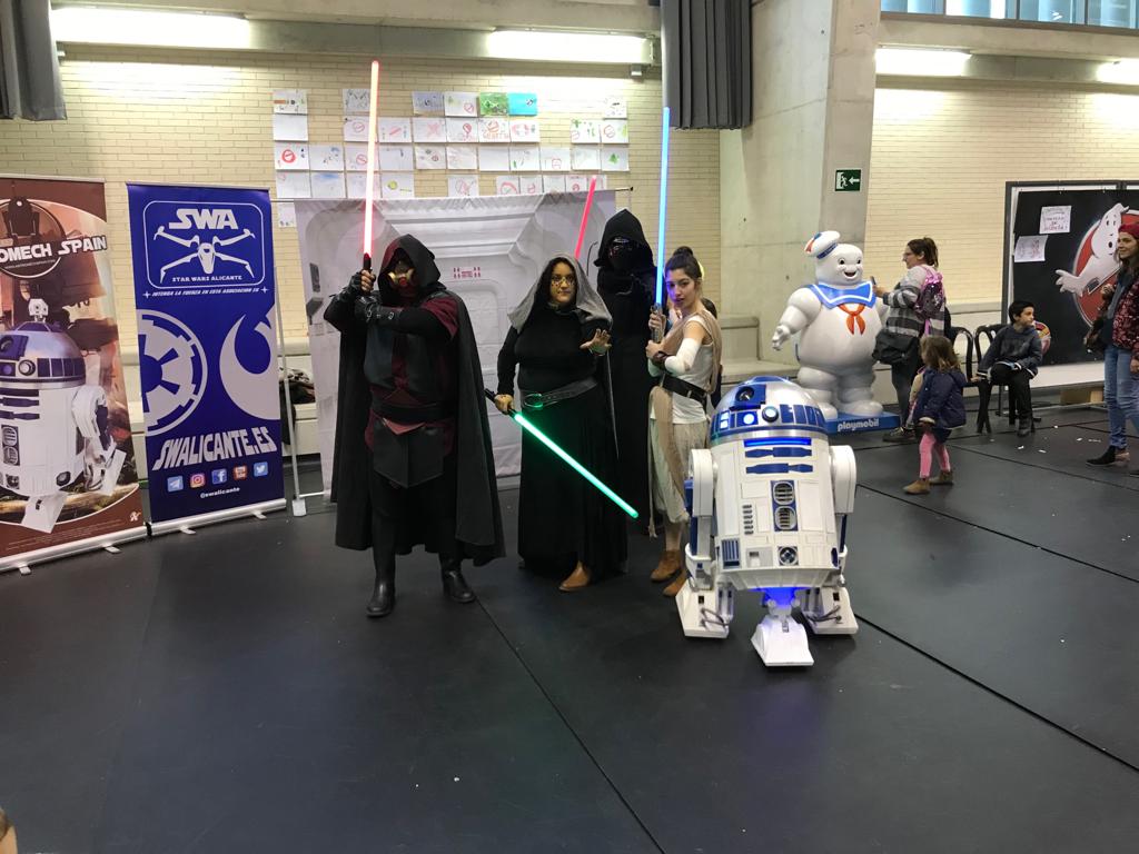 astromechspain's tweet image. Este fin de semana hemos estado en Retroweekend Alcoi junto con @SWAlicante pasando un día estupendo y haciendo disfrutar a todos los que se acercaron a conocer a R2D2. #retroweekend #alcoi #astromechspain #r2builderes