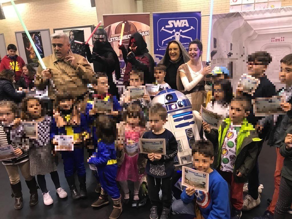 astromechspain's tweet image. Este fin de semana hemos estado en Retroweekend Alcoi junto con @SWAlicante pasando un día estupendo y haciendo disfrutar a todos los que se acercaron a conocer a R2D2. #retroweekend #alcoi #astromechspain #r2builderes