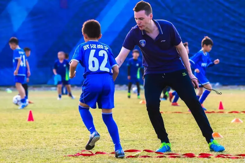 FIFAcom's tweet photo. China aim for future football prosperity with ambitious 100-strong foreign coach plan 🇨🇳

👉https://t.co/kus1TkViaf https://t.co/pgR3WJX0Rb