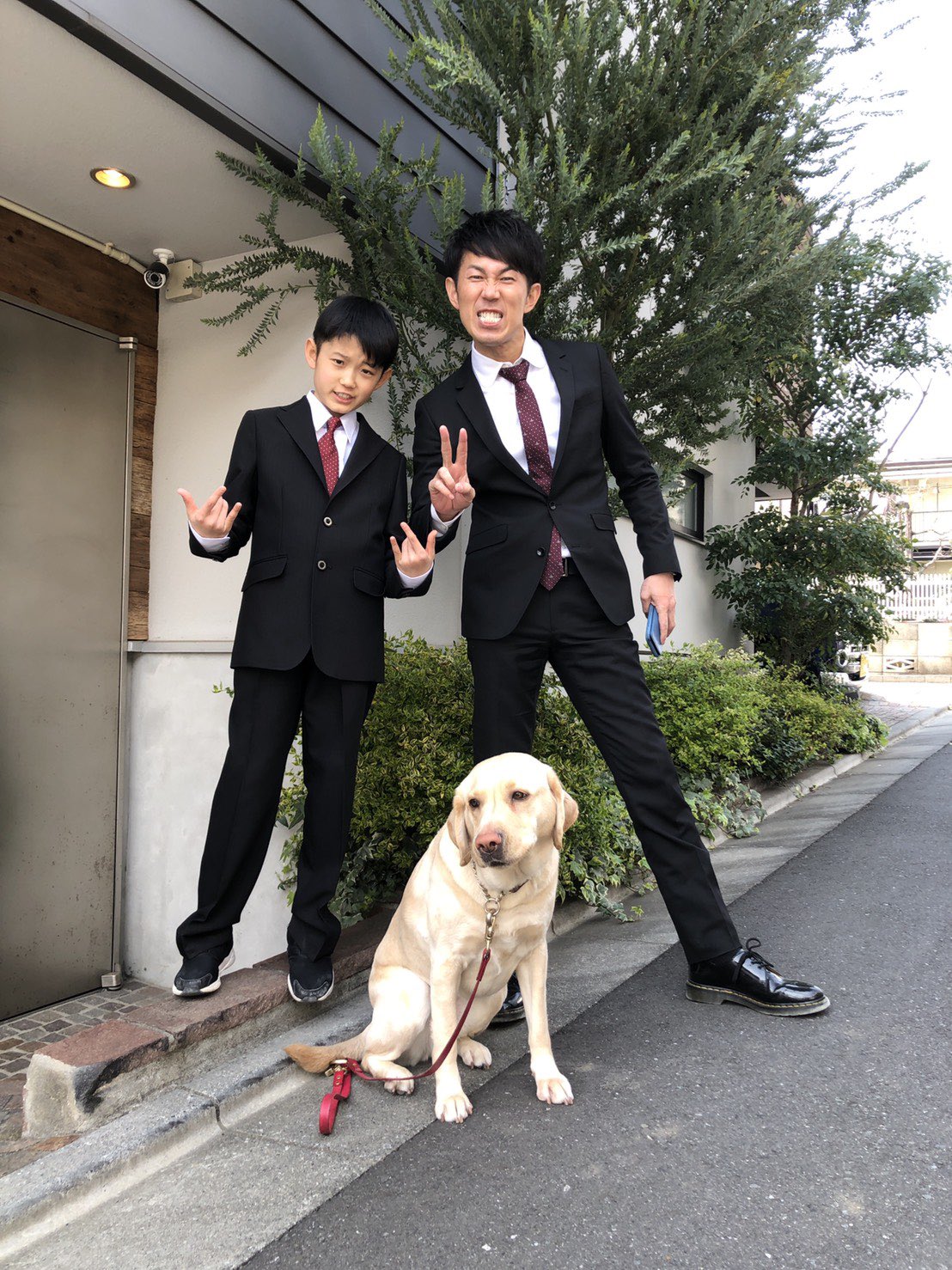 トータルテンボス大村朋宏 今日は息子の小学校の卒業証書授与式だった 無事 卒業証書を授与してもらえていた 素敵な卒業証書授与式だった 自分の卒業証書授与式を思い出した いや卒業式で良くねぇ T Co Shzff7e1j7 Twitter