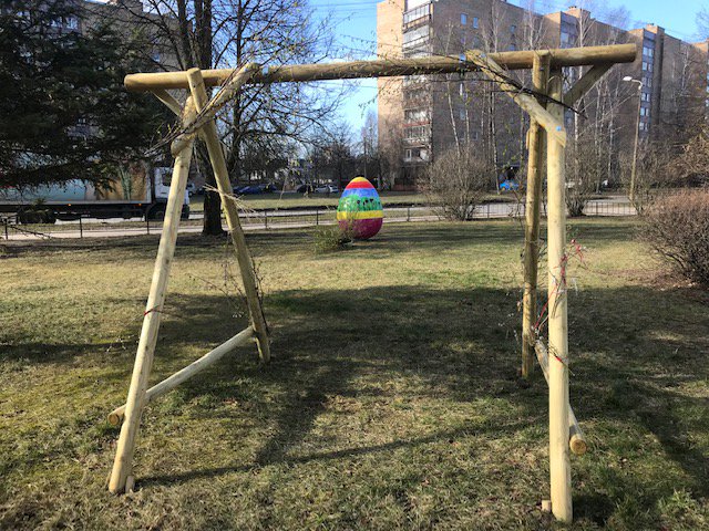 NVOnams's tweet photo. Pie @NVOnams izaugusi raiba ola. Jauko Lieldienu noskaņu radījuši mūsu kaimiņi #Ritums https://t.co/x0zZvFoNA2