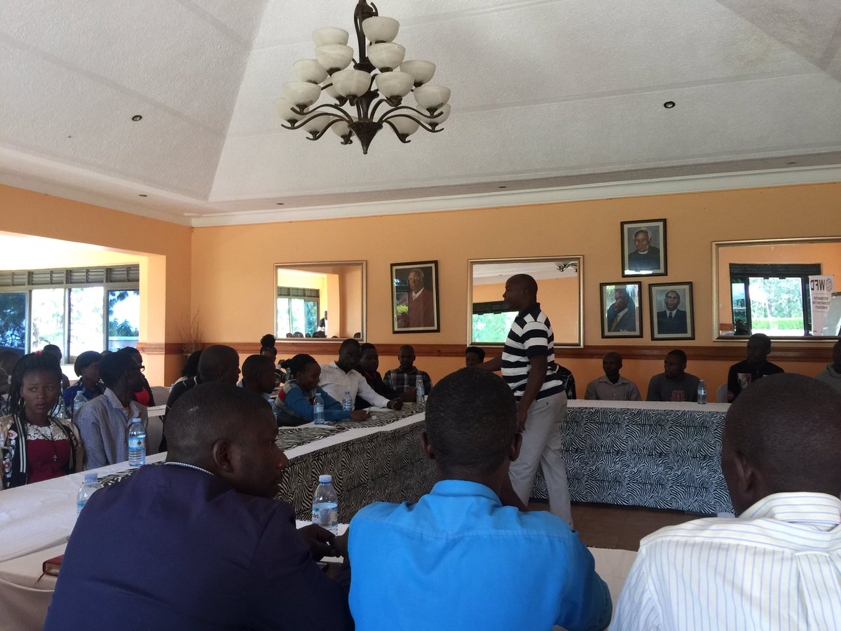 upfya_org's tweet photo. We are meeting Youth leaders from Rukungiri in an activity implemented by @wfd under @DGFUganda17, to discuss Youth Financing, Youth access to Funds and what can be done to reduce youth Unemployment #YouthFinancing @AdekeAnna @Eloneainebyoona @jkeeya @NYCUGANDA https://t.co/A8f6zngOra