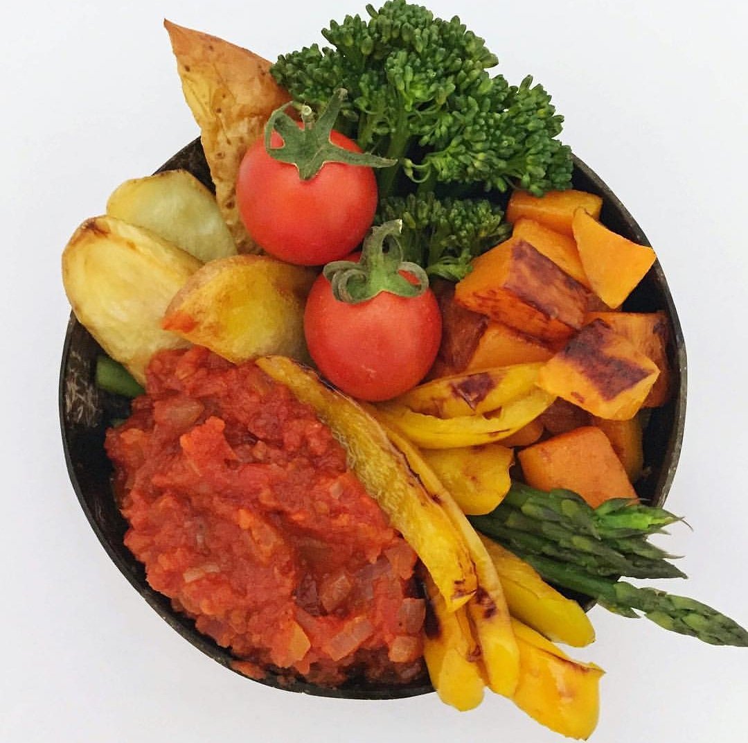 kokonati_'s tweet photo. Filled to the brim in healthful, tasty, goodness!!

Kokonati Buddha bowl by @saffaveggie 🌿🌿🌿🌿

#Servingsuggestion 
#Poweredbyplants😋🍃🍃🍃 
#Coconutbowls 
#SouthAfrica
#Kokonatibowls
#Ecofriendly https://t.co/qL4lh9umzy