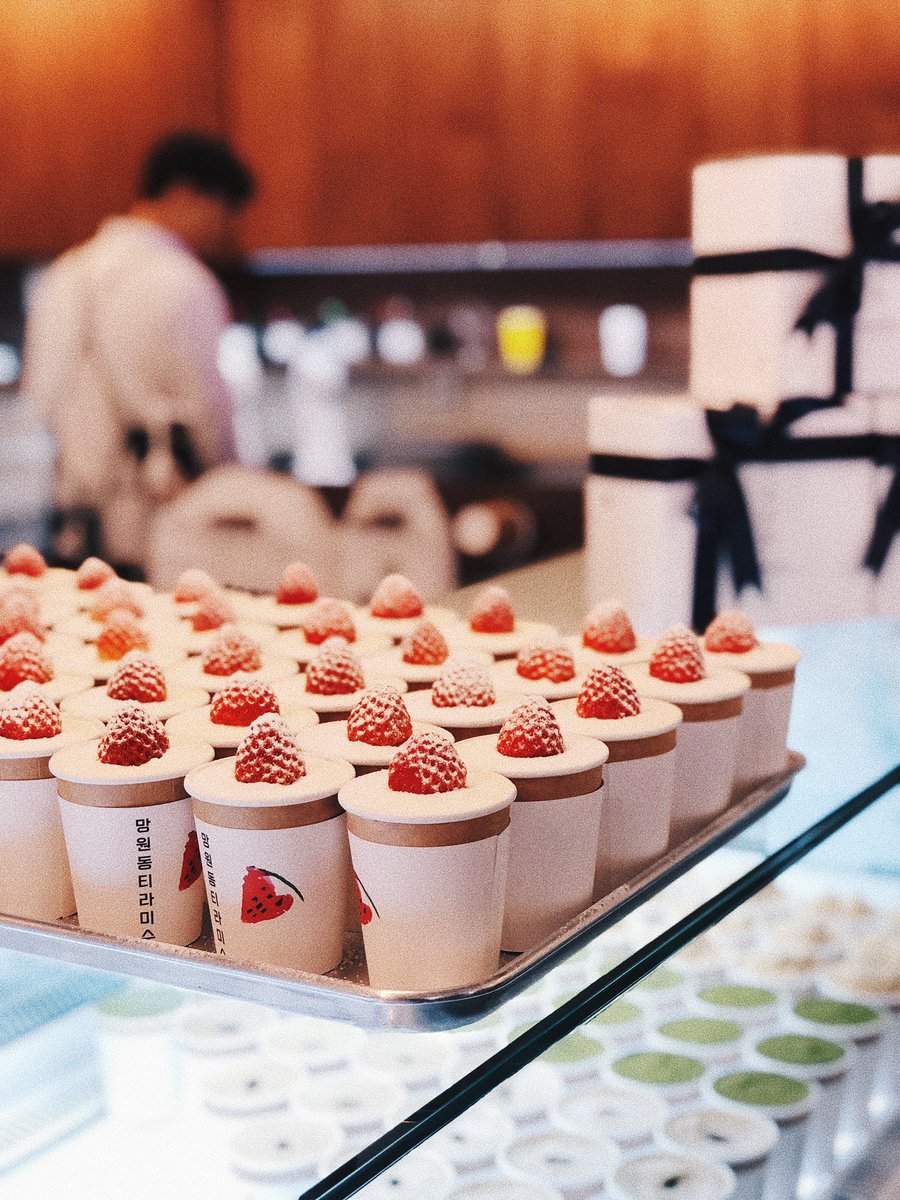 nnpescape's tweet photo. 망원동티라미수 | Mangwondong tiramisu 
Subway : hongik univ. exit 3 (yeonnam-dong) #รีวิวเกาหลี https://t.co/BK8BvCS7XL