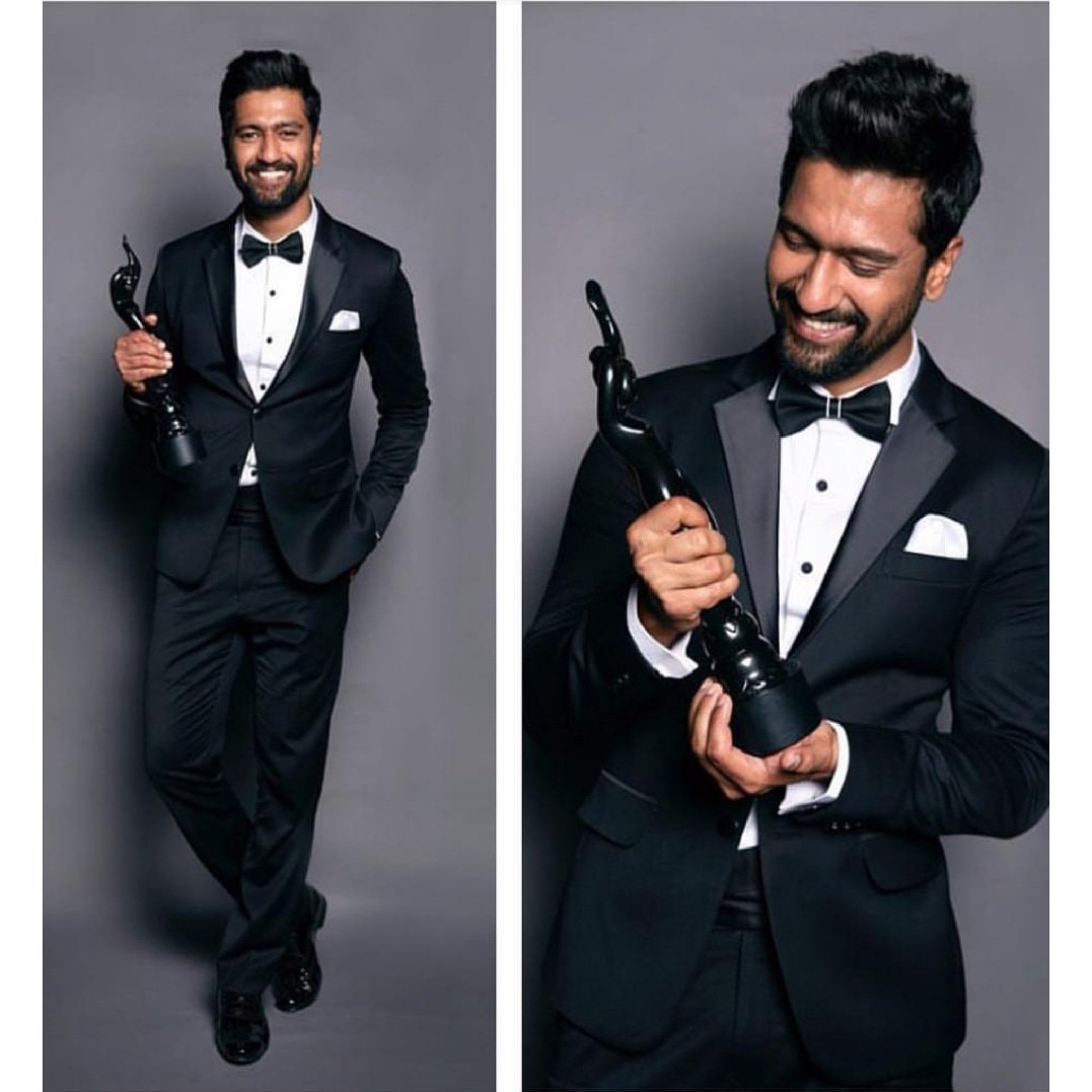 House_Of_SM's tweet photo. @vickykaushal09 personifying the gentleman look in black patent shoes by @House_Of_SM at the #FilmfareAwards2019 

Styled by : #AmandeepKaur

#bespoke #menswear #couture
#handcrafted #Righttostylefree
#MondayMotivation https://t.co/1jRNxoANw7